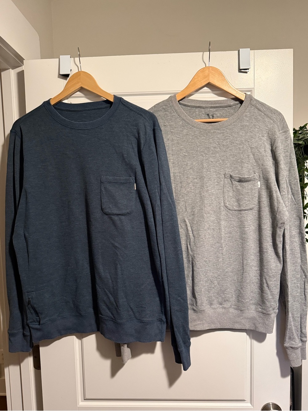 Vuori Jeffreys Pullovers - Bundle of 2